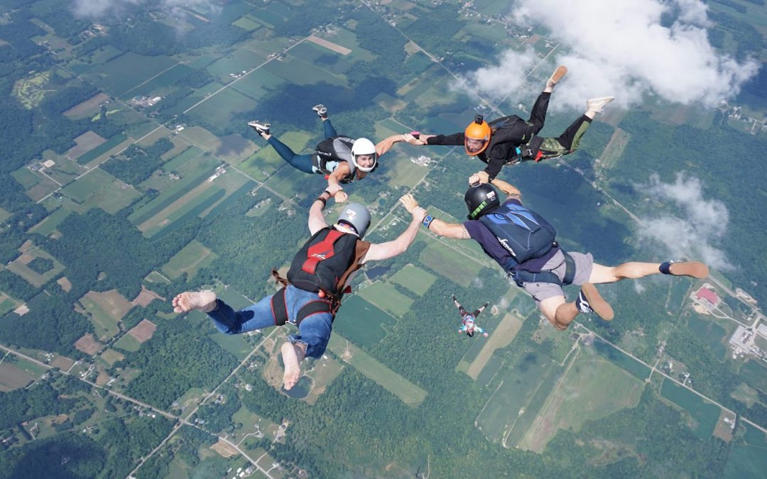 4-way skydiving freefall